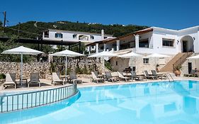 Crystal Blue Hotel, Barbati